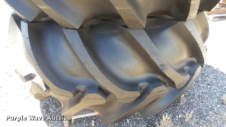 image for item DQ9061 (2) Firestone Champion Spade Grip 30.5L-32 R-2 tires