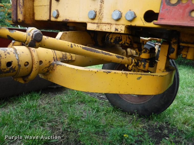 image for item J5690 Minneapolis Moline Super U302 tractor