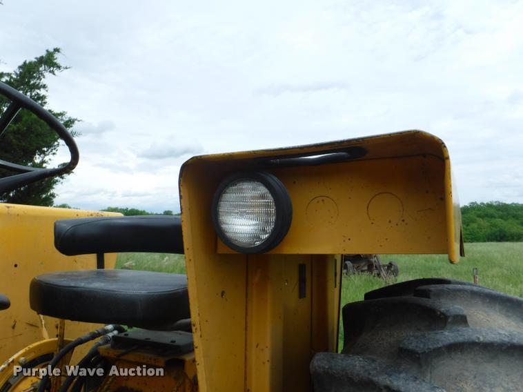 image for item J5690 Minneapolis Moline Super U302 tractor