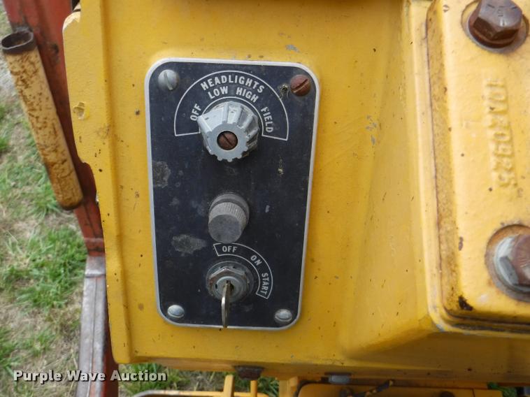 image for item J5690 Minneapolis Moline Super U302 tractor