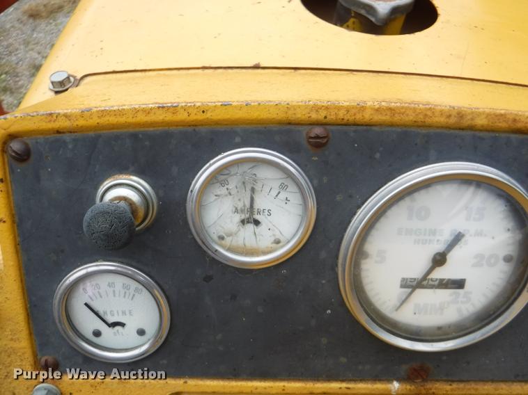 image for item J5690 Minneapolis Moline Super U302 tractor