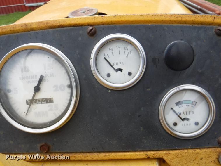 image for item J5690 Minneapolis Moline Super U302 tractor