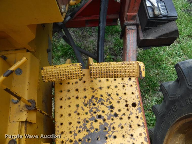 image for item J5690 Minneapolis Moline Super U302 tractor