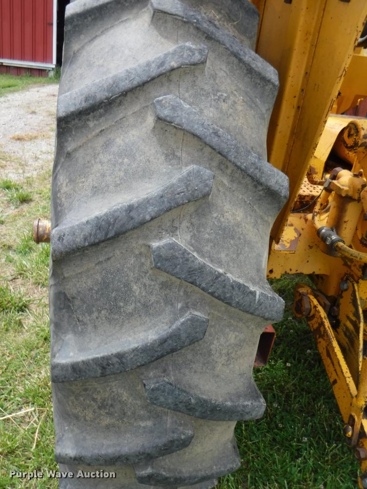 image for item J5690 Minneapolis Moline Super U302 tractor