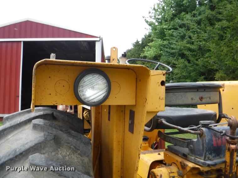 image for item J5690 Minneapolis Moline Super U302 tractor