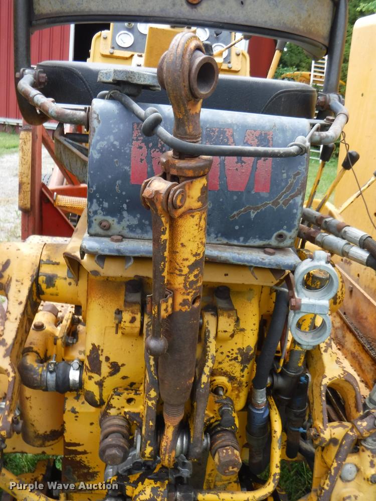 image for item J5690 Minneapolis Moline Super U302 tractor