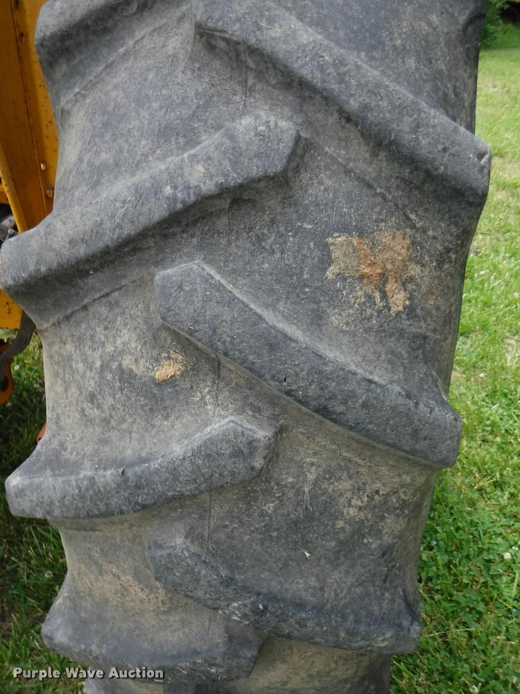 image for item J5690 Minneapolis Moline Super U302 tractor