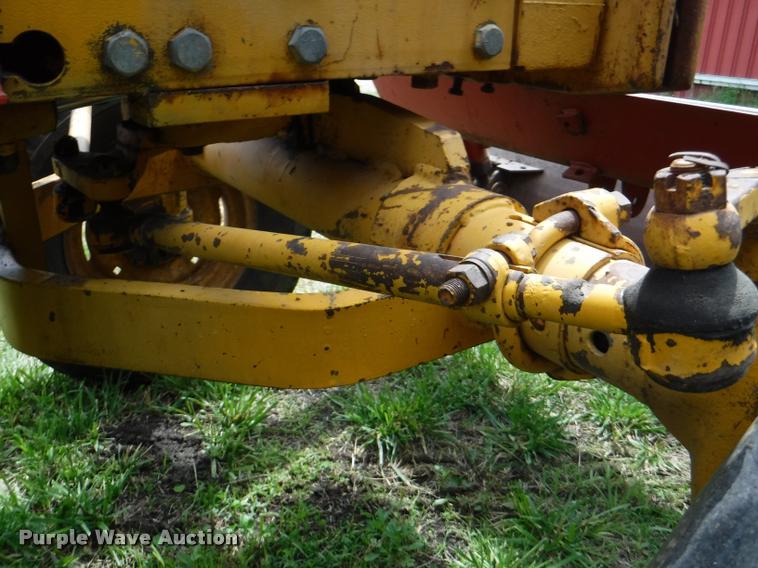 image for item J5690 Minneapolis Moline Super U302 tractor