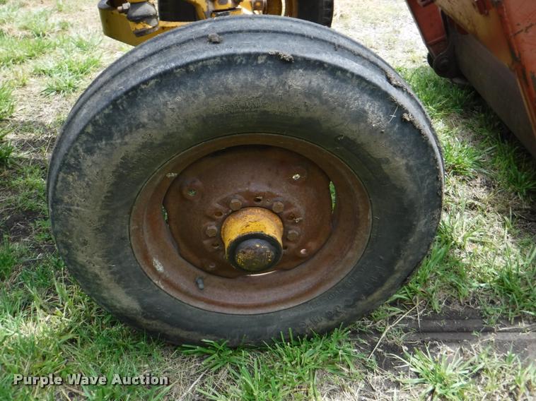 image for item J5690 Minneapolis Moline Super U302 tractor