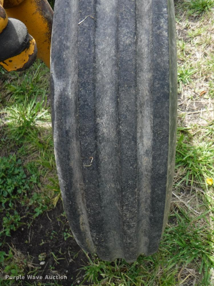 image for item J5690 Minneapolis Moline Super U302 tractor