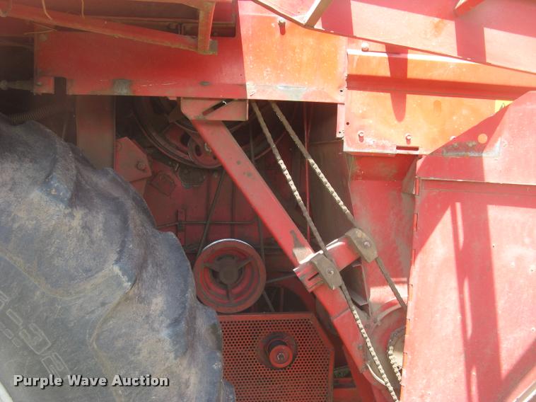 image for item L2332 1982 Massey-Ferguson 860 combine
