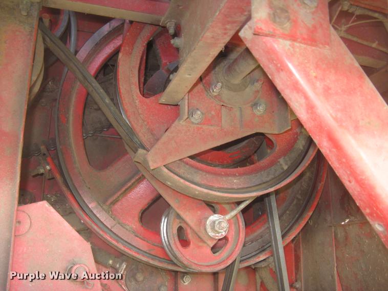 image for item L2332 1982 Massey-Ferguson 860 combine