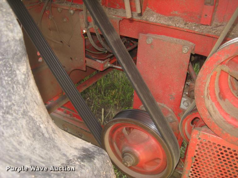 image for item L2332 1982 Massey-Ferguson 860 combine