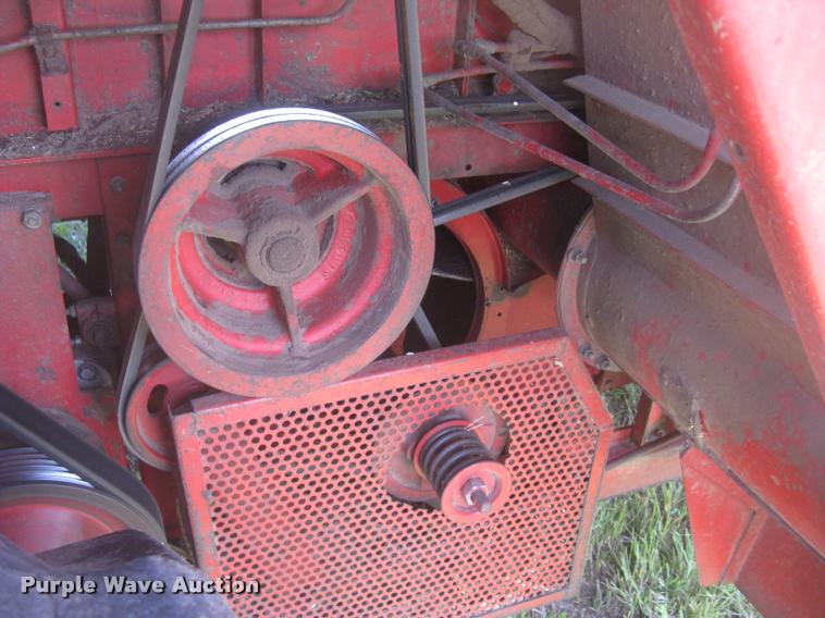 image for item L2332 1982 Massey-Ferguson 860 combine