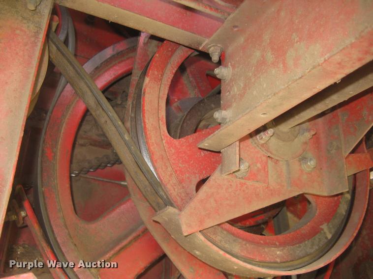 image for item L2332 1982 Massey-Ferguson 860 combine