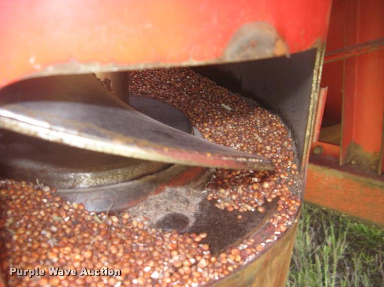 image for item L2332 1982 Massey-Ferguson 860 combine