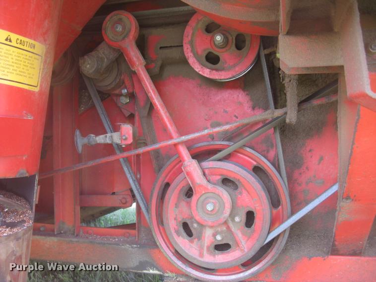 image for item L2332 1982 Massey-Ferguson 860 combine