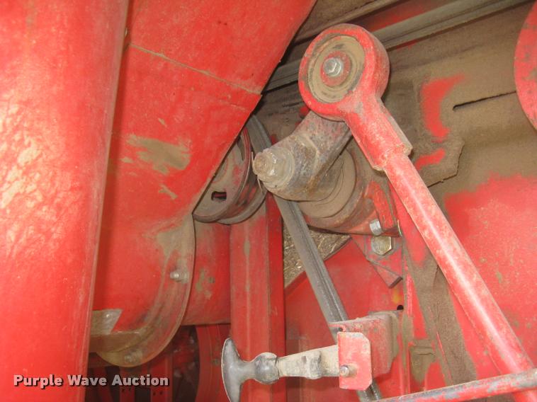 image for item L2332 1982 Massey-Ferguson 860 combine