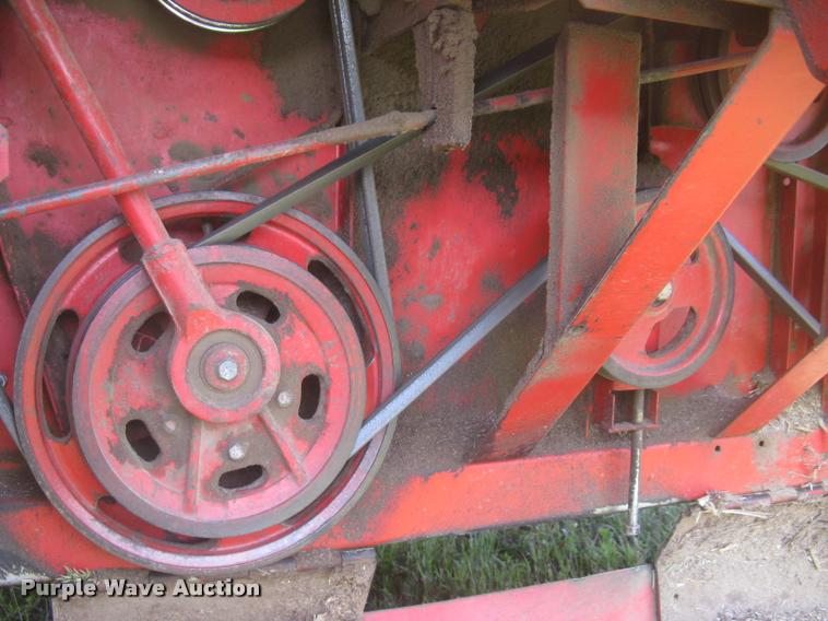 image for item L2332 1982 Massey-Ferguson 860 combine