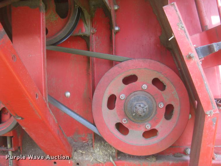 image for item L2332 1982 Massey-Ferguson 860 combine