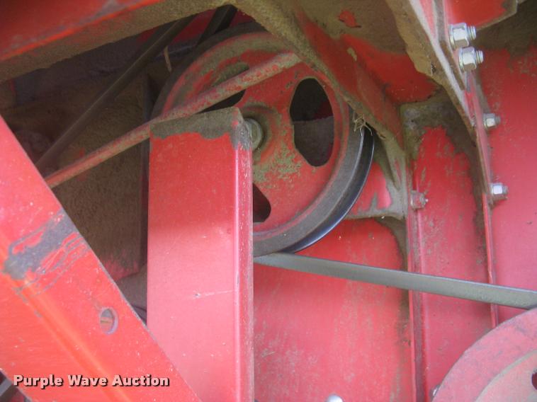 image for item L2332 1982 Massey-Ferguson 860 combine