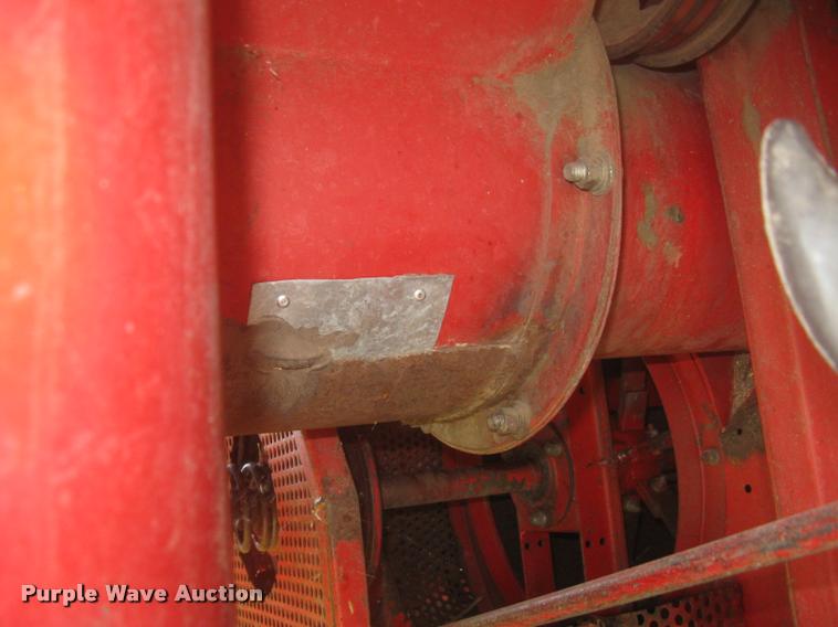 image for item L2332 1982 Massey-Ferguson 860 combine