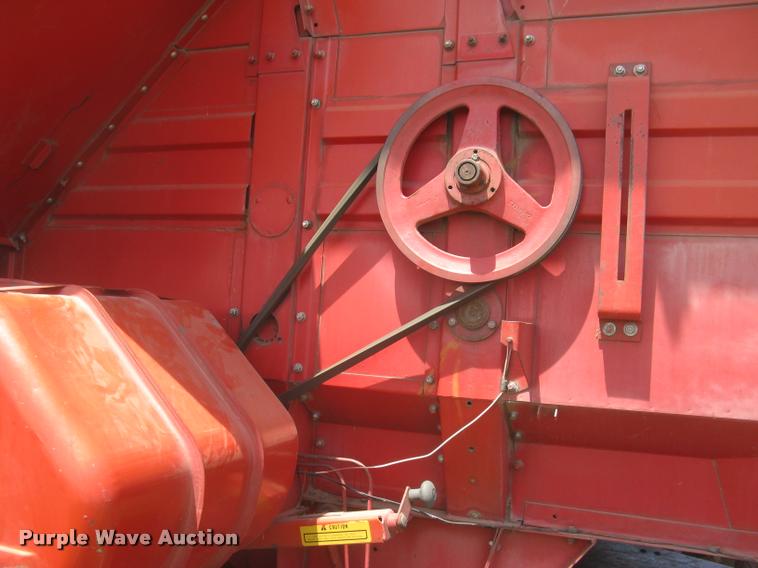 image for item L2332 1982 Massey-Ferguson 860 combine