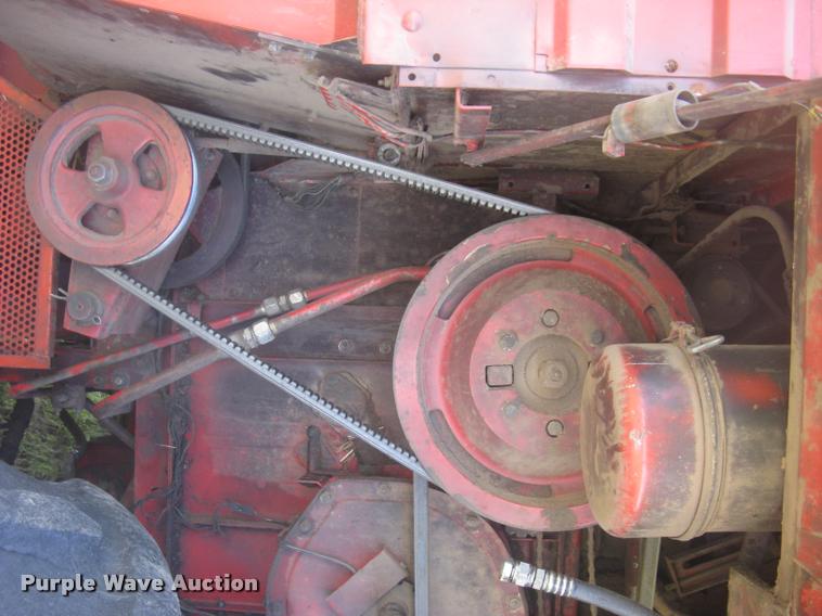 image for item L2332 1982 Massey-Ferguson 860 combine