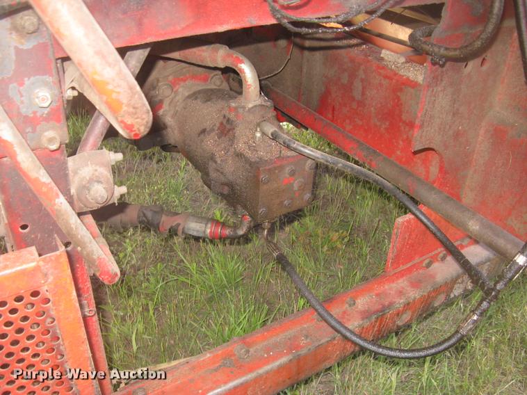 image for item L2332 1982 Massey-Ferguson 860 combine