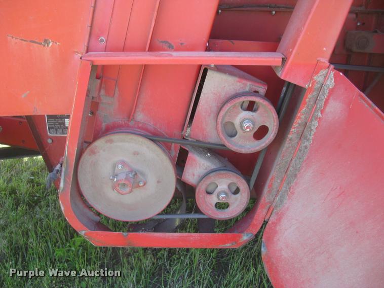 image for item L2332 1982 Massey-Ferguson 860 combine