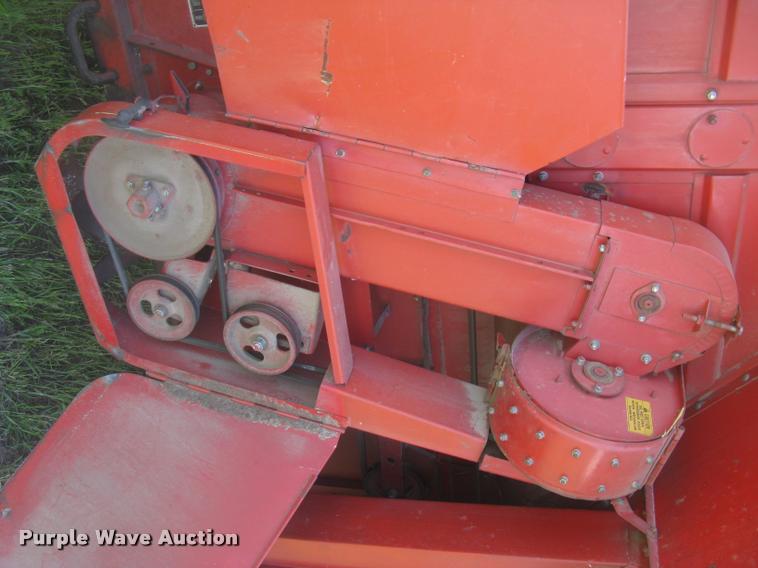 image for item L2332 1982 Massey-Ferguson 860 combine