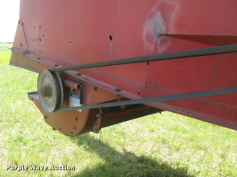 image for item L2332 1982 Massey-Ferguson 860 combine