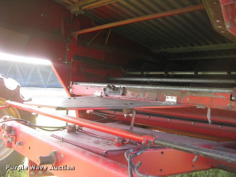 image for item L2332 1982 Massey-Ferguson 860 combine