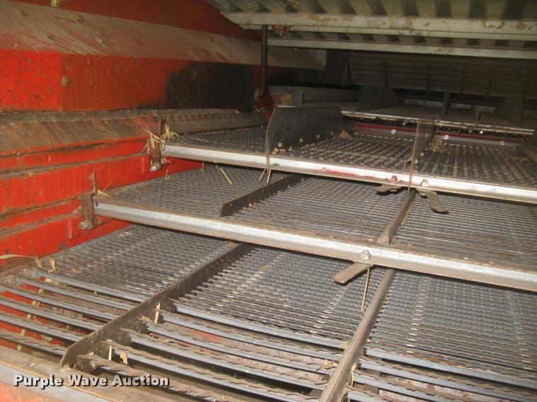 image for item L2332 1982 Massey-Ferguson 860 combine