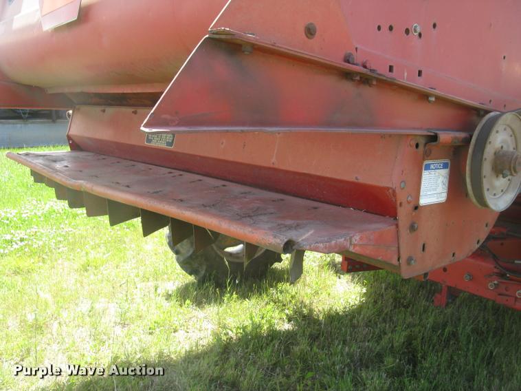 image for item L2332 1982 Massey-Ferguson 860 combine