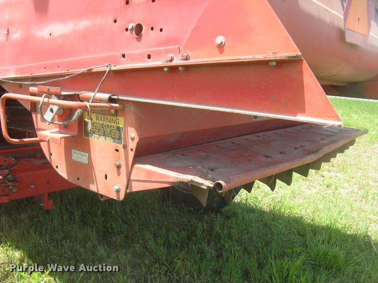 image for item L2332 1982 Massey-Ferguson 860 combine