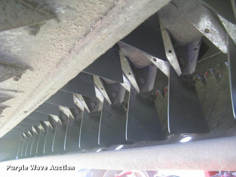 image for item L2332 1982 Massey-Ferguson 860 combine