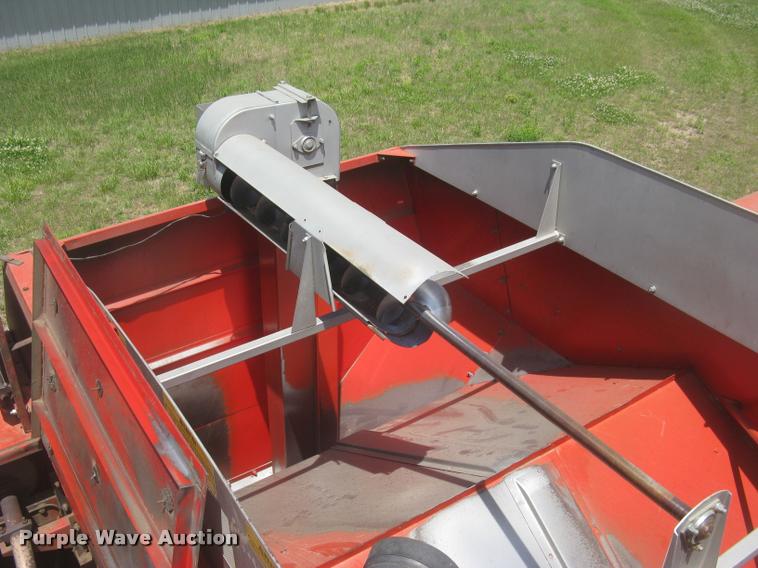 image for item L2332 1982 Massey-Ferguson 860 combine