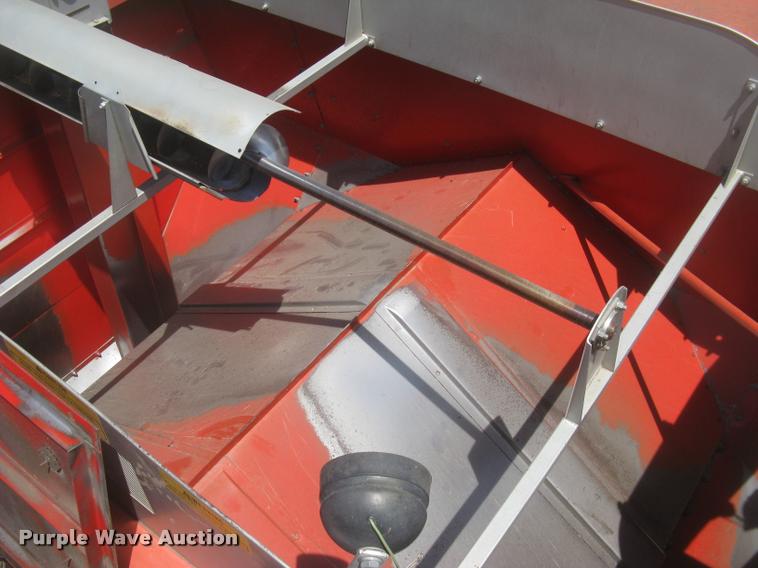 image for item L2332 1982 Massey-Ferguson 860 combine