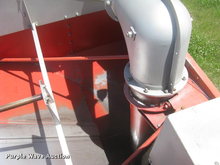 image for item L2332 1982 Massey-Ferguson 860 combine