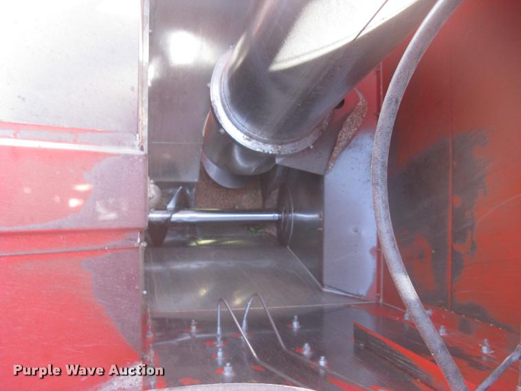 image for item L2332 1982 Massey-Ferguson 860 combine