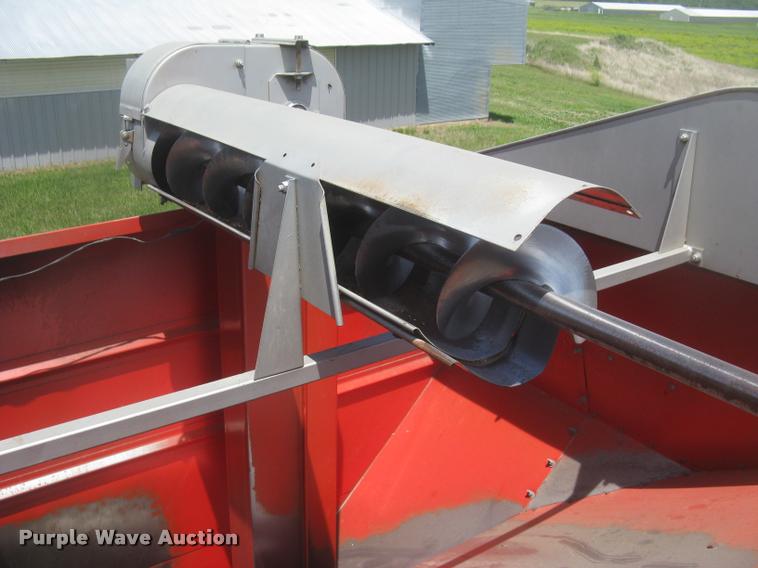 image for item L2332 1982 Massey-Ferguson 860 combine