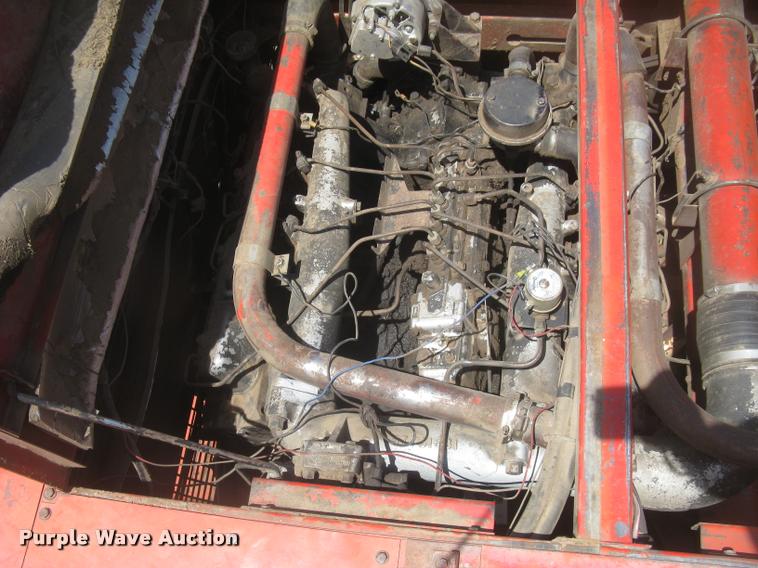 image for item L2332 1982 Massey-Ferguson 860 combine