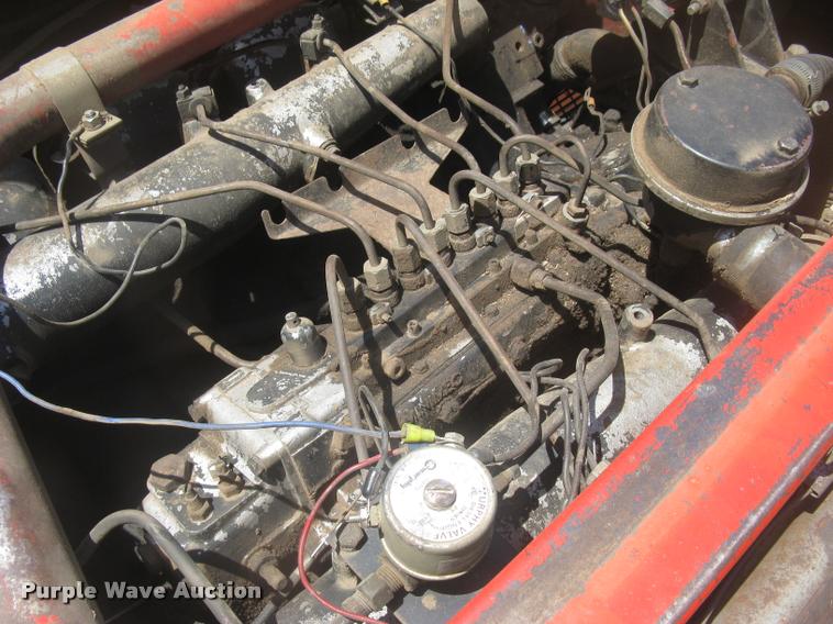 image for item L2332 1982 Massey-Ferguson 860 combine