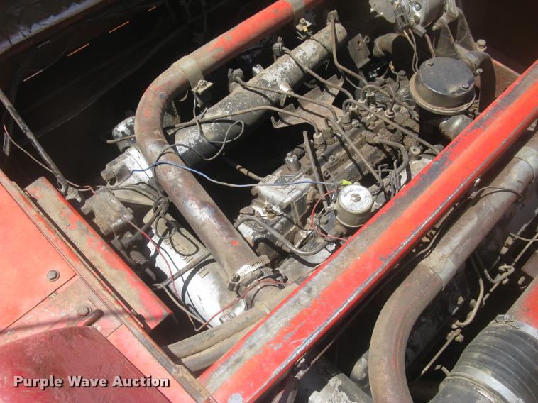 image for item L2332 1982 Massey-Ferguson 860 combine