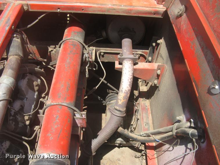 image for item L2332 1982 Massey-Ferguson 860 combine