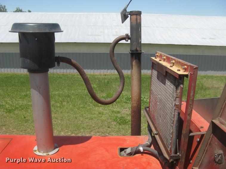 image for item L2332 1982 Massey-Ferguson 860 combine
