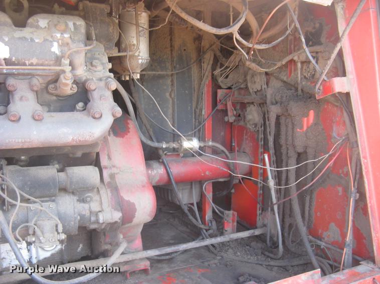 image for item L2332 1982 Massey-Ferguson 860 combine
