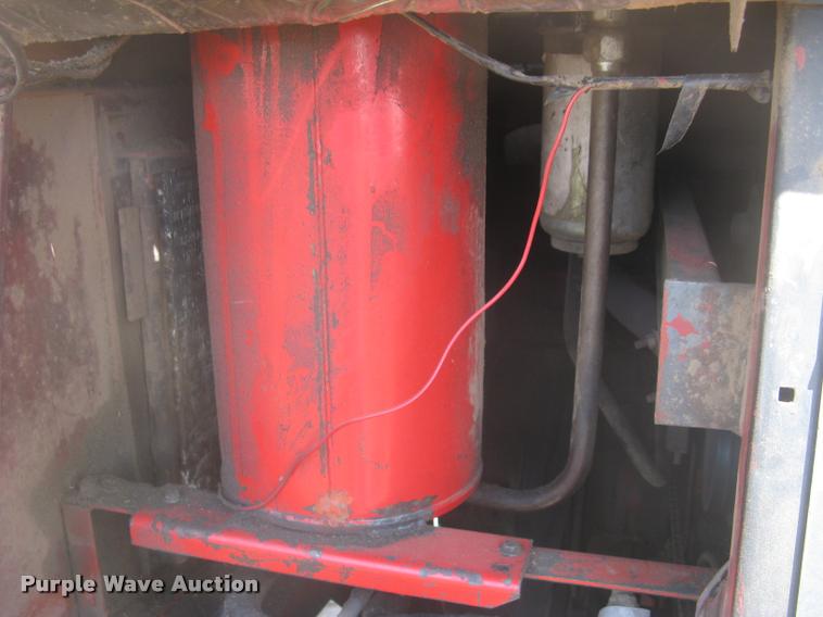 image for item L2332 1982 Massey-Ferguson 860 combine