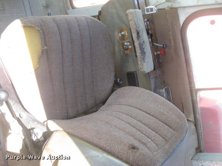 image for item L2332 1982 Massey-Ferguson 860 combine